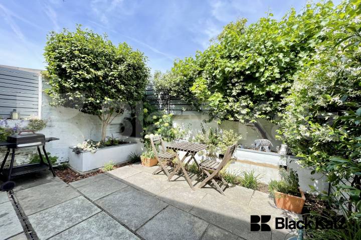 Beautiful garden flat marrying period charm with contemporary living Gowrie Road , Clapham Junction 